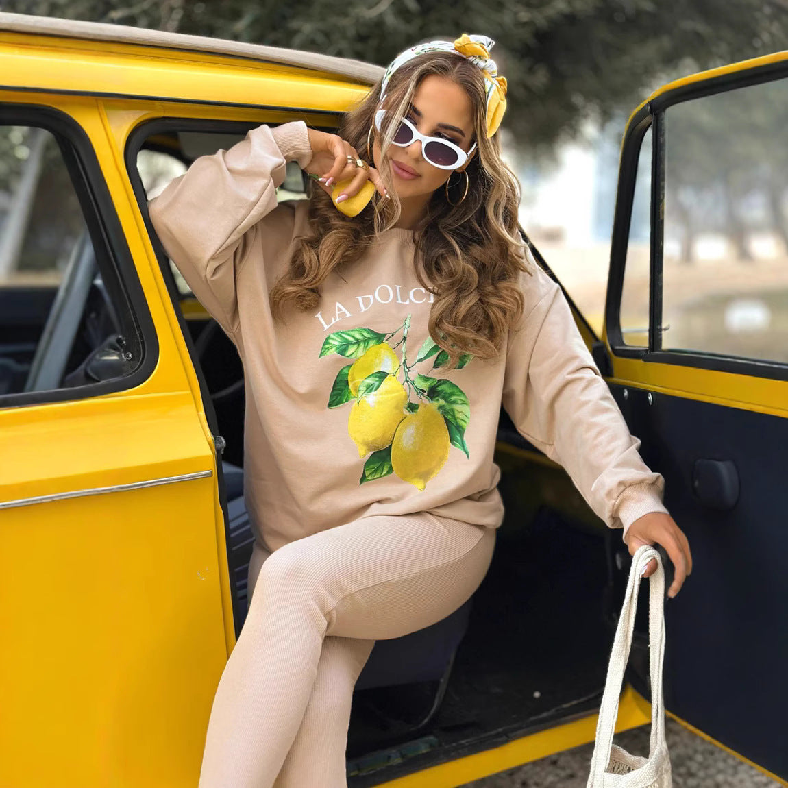 Damen lässiger Freizeitanzug mit fruchtigem Print und dehnbarem Material Stalluxe