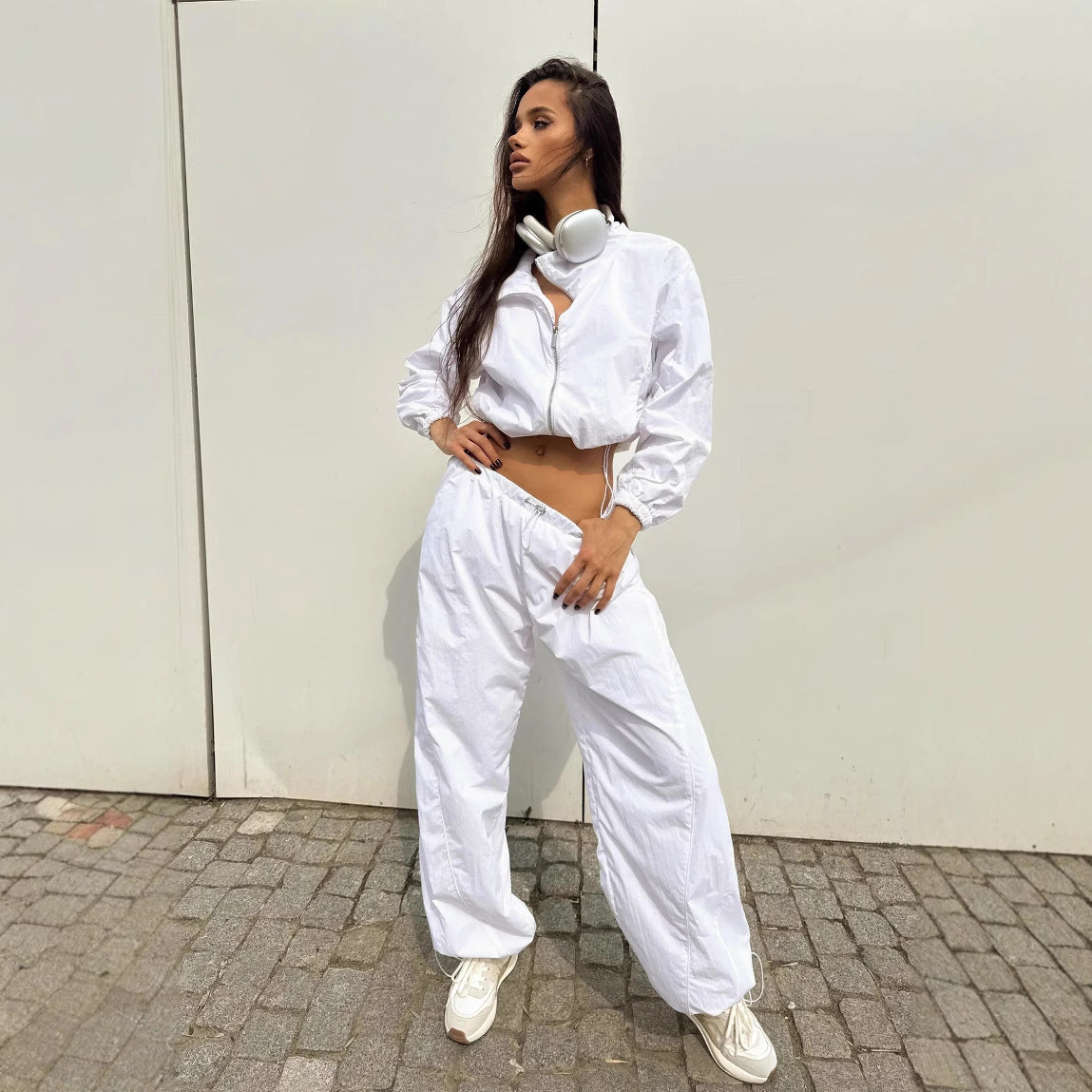Damen funktionale Windjacke mit kurzem Schnitt und reflektierenden Akzenten Stalluxe