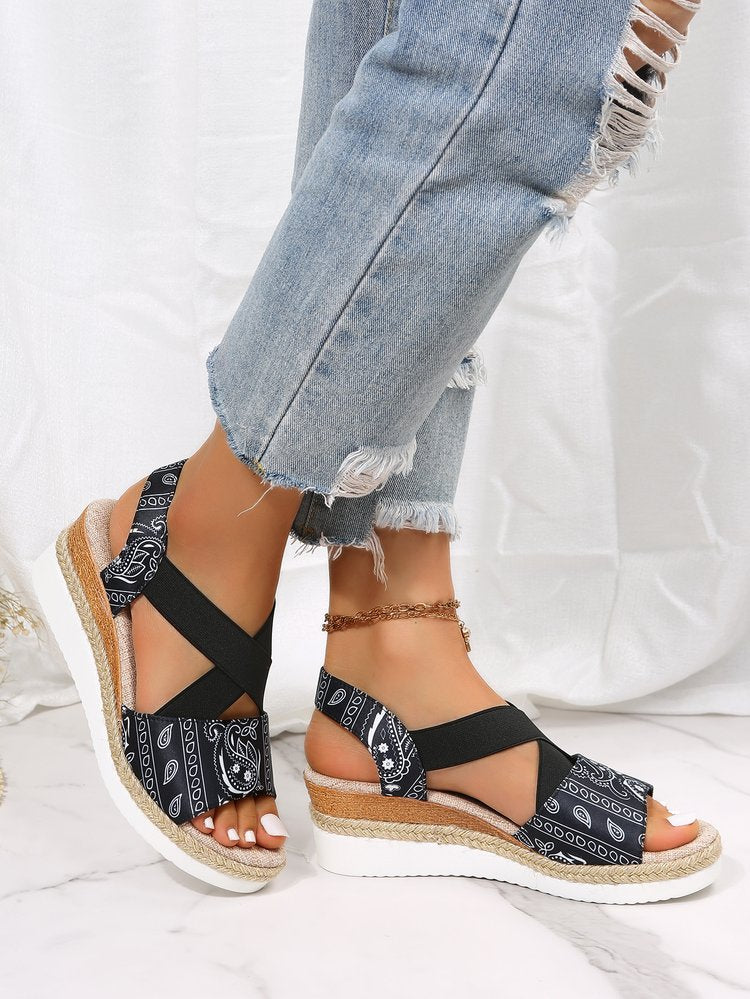 Damen Wedgesandalen mit stilvollem Bandana-Muster und rutschfester Sohle Stalluxe