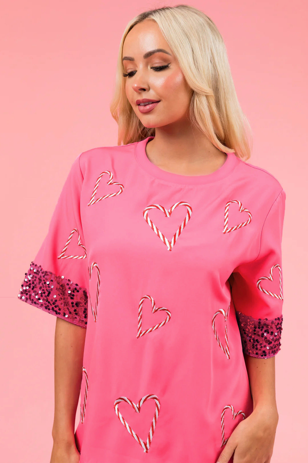 Damen Sportliches T-Shirt mit frechem Herzmotiv und glitzernden Ärmeln Stalluxe