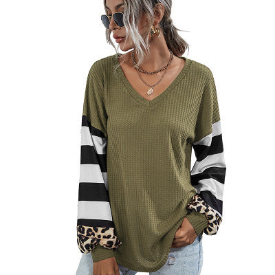 Damen modischer V-Ausschnitt Pullover mit gestreiften Ärmeln und Leopardenmuster Stalluxe
