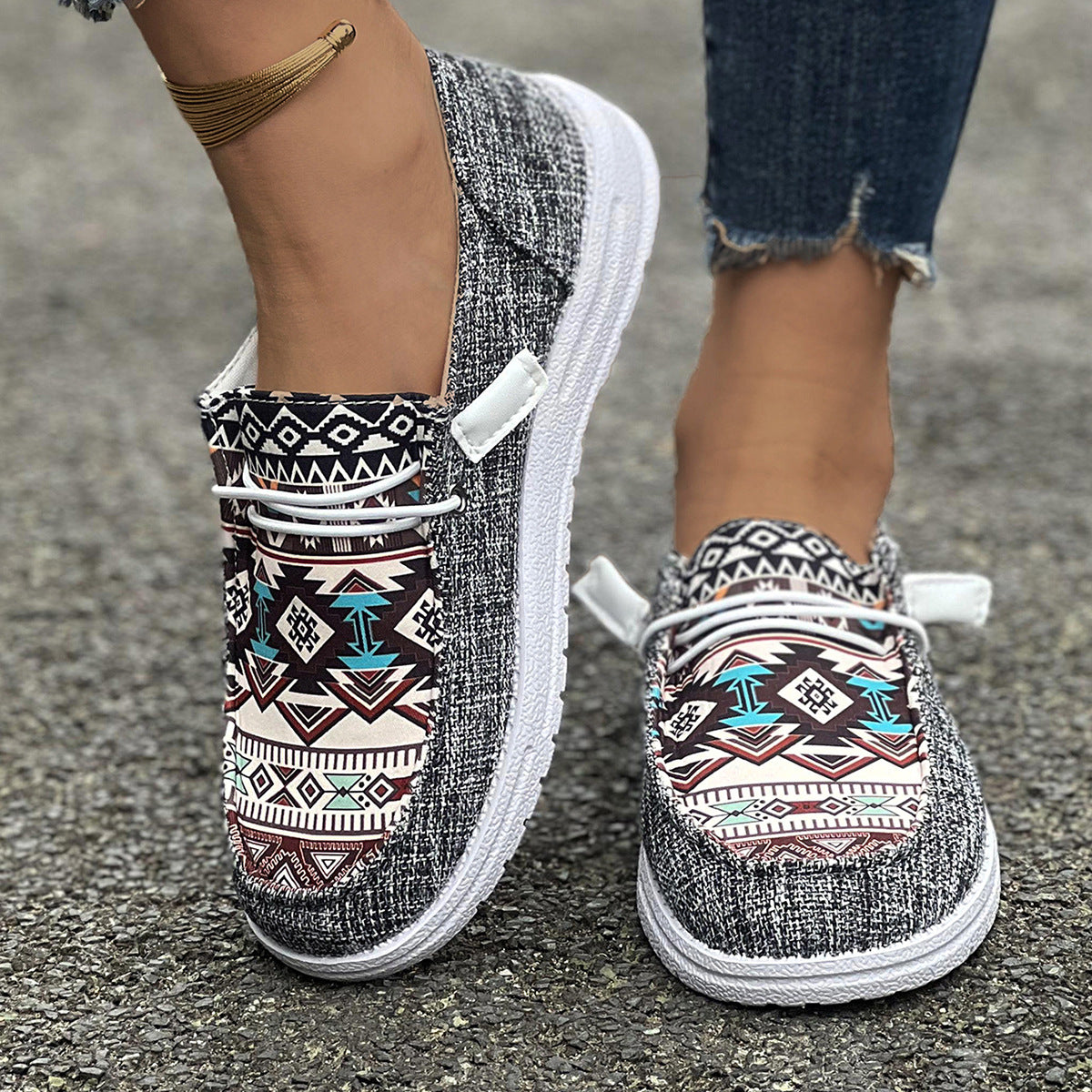 Damen Freizeitliche Slip-On Sneakers mit angesagtem Ethno-Muster Stalluxe