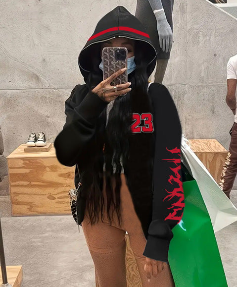 Damen Sportliche Kapuzenjacke mit auffälligem Schnitt und detailreicher Grafik Stalluxe