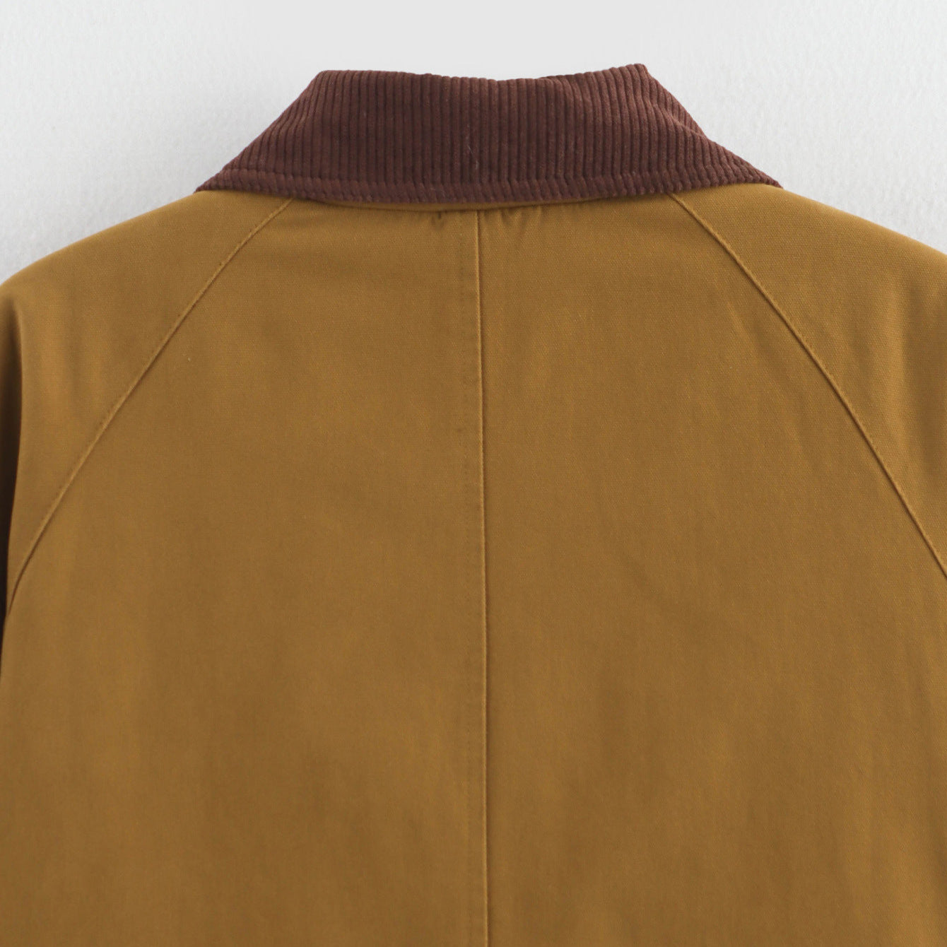 Damen Modische Übergangsjacke mit praktischen Taschen und kontrastierendem Kragen Stalluxe