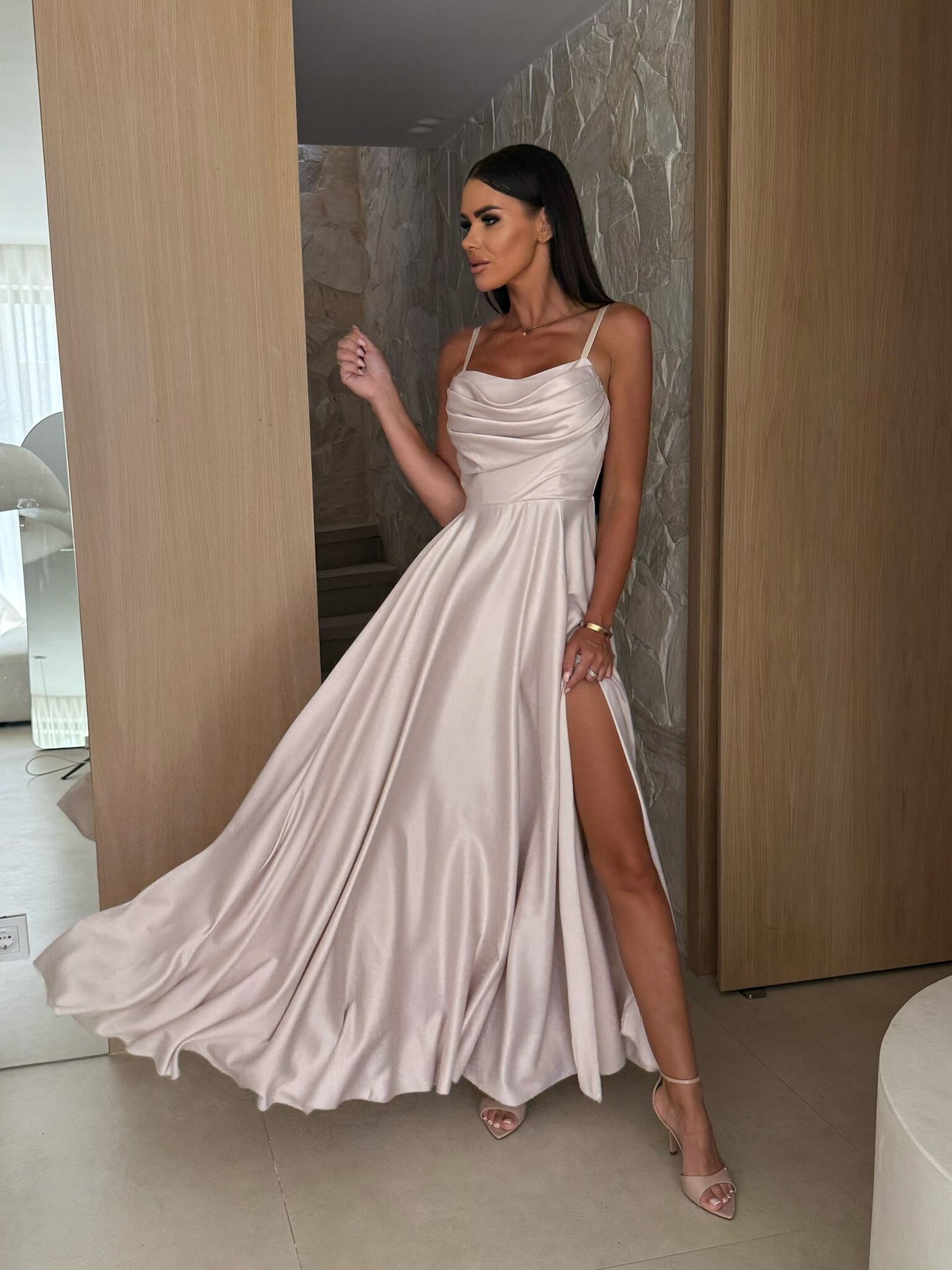 Damen Elegantes Abendkleid mit fließendem Schnitt und seitlichem Schlitz Stalluxe