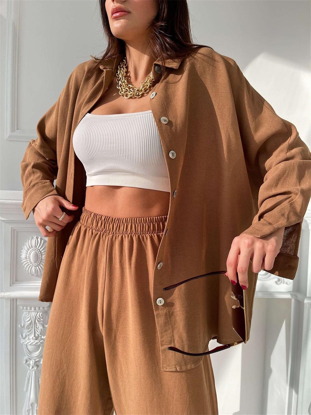 Damen lässiges Sommeroutfit mit übergroßer Bluse und weiten Hosen Stalluxe