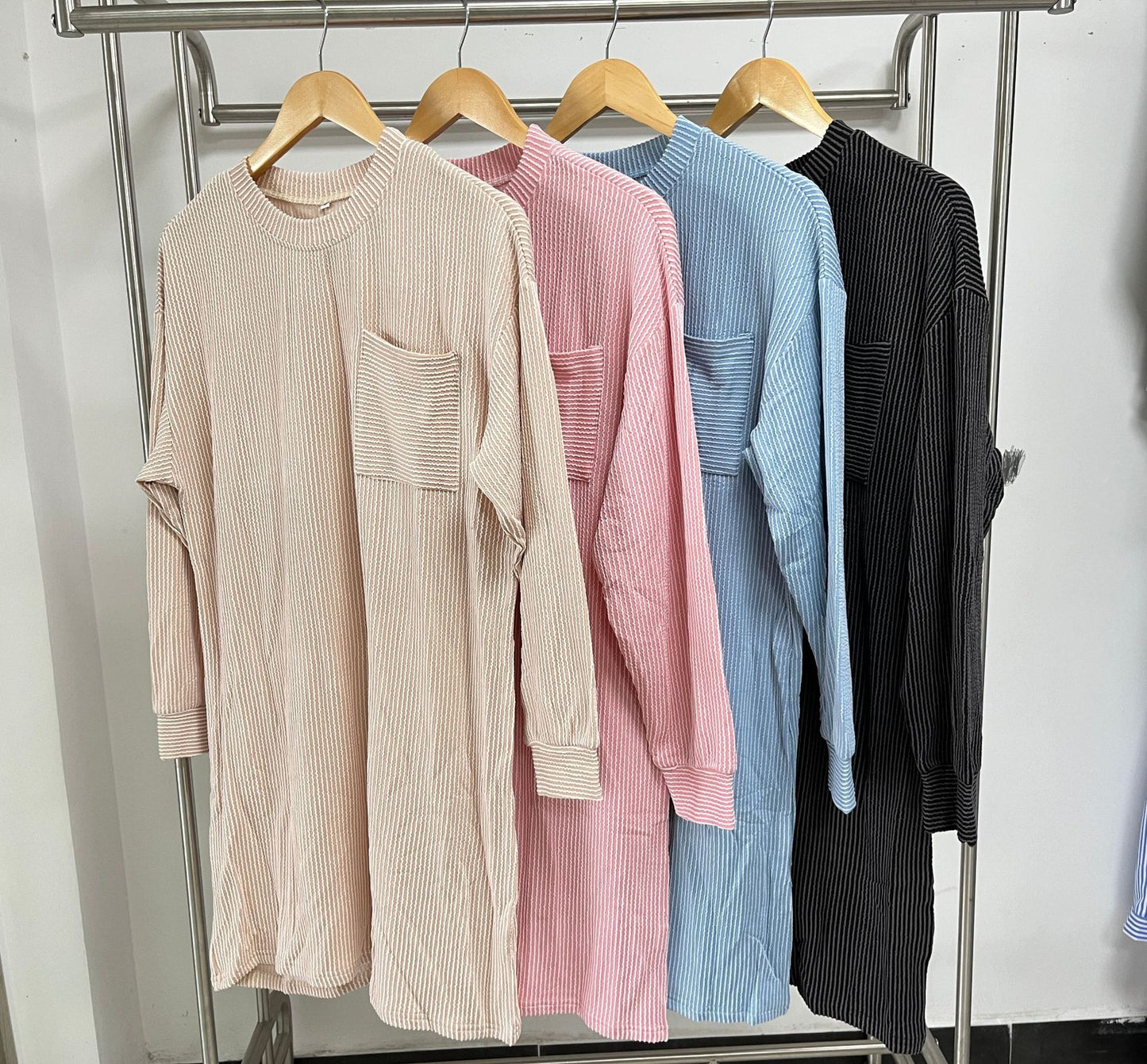 Damen lässiges Langarm Kleid mit praktischen Taschen und modernem Strukturdesign Stalluxe
