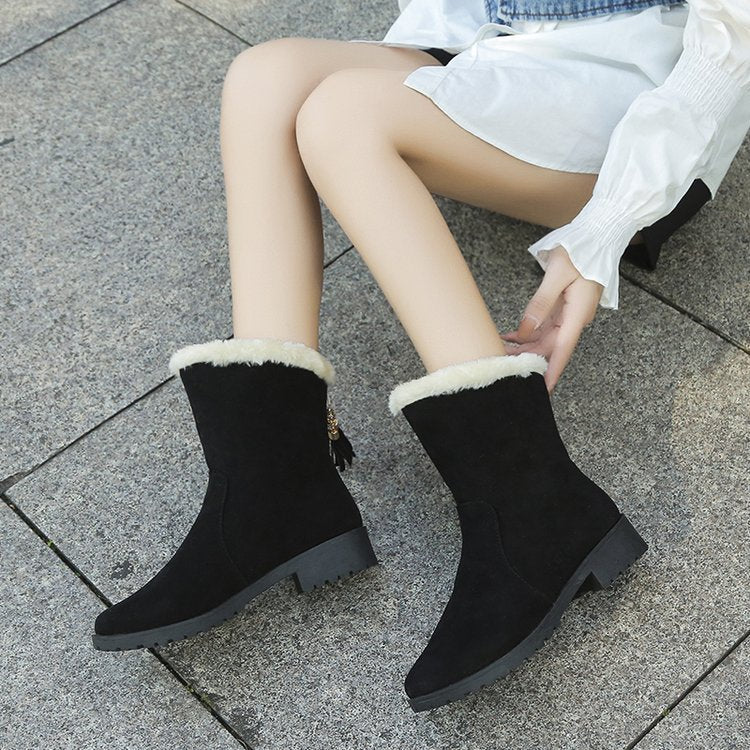 Damen Winterliche Stiefel mit weichem Kunstfellkragen und trendigen Fransenapplikationen Stalluxe