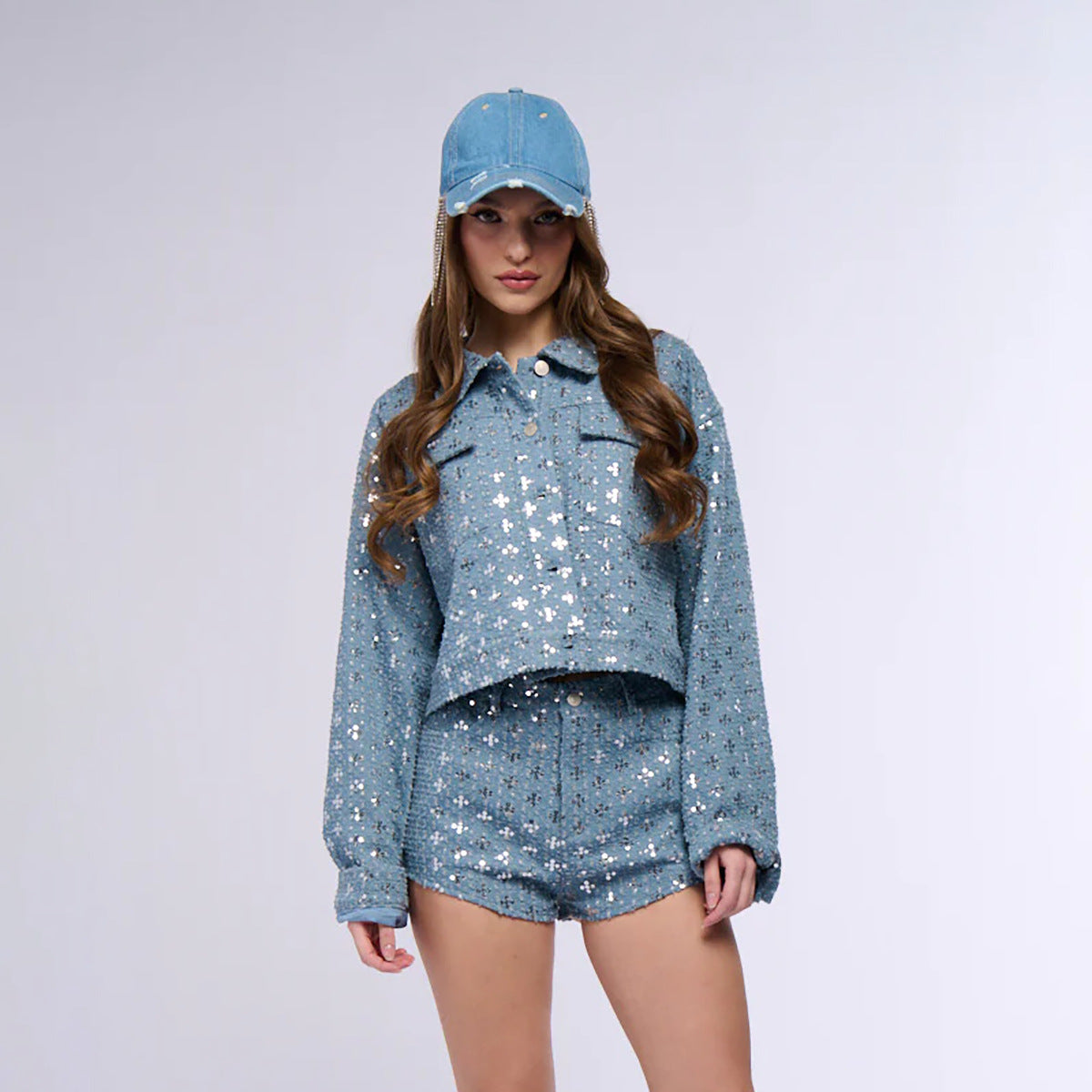 Damen Crop-Jeanjacke mit funkelndem Sternmuster und passender Short Stalluxe