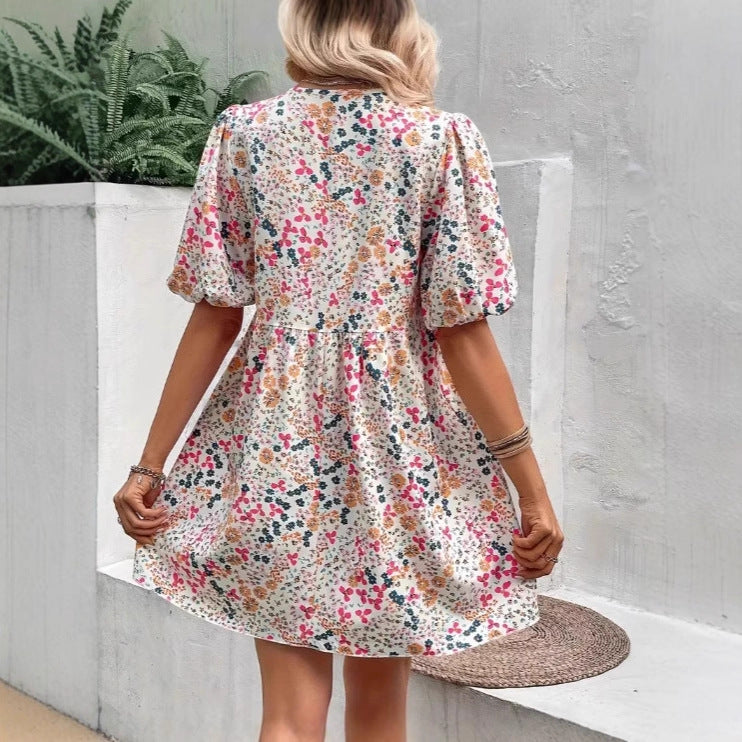 Damen Verspieltes Blümchenkleid mit Puffärmeln und V-Ausschnitt Stalluxe