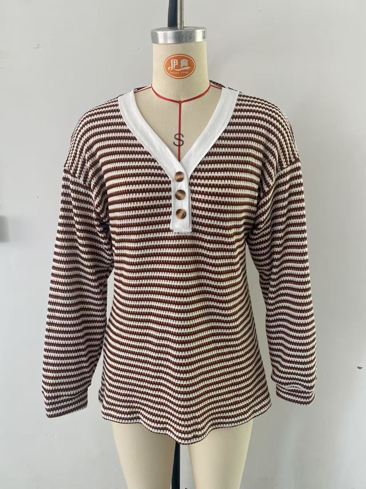 Damen Langarmshirt mit strukturiertem Gewebe und modischen Knopfdetails Stalluxe
