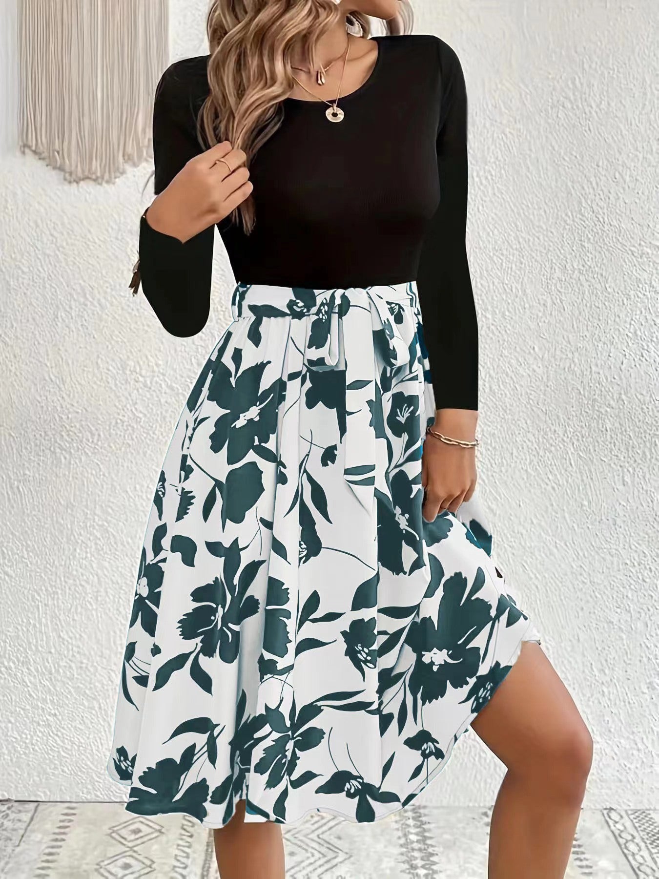 Damen Set aus langärmligem Oberteil und lässigem, floralem Rock Stalluxe