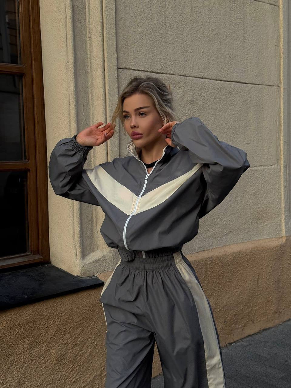 Damen sportlicher Funktionsanzug mit hohem Kragen und elastischen Bündchen Stalluxe