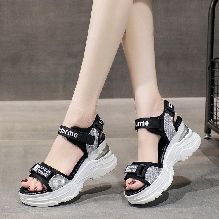Damen Sportliche Sandalen mit glitzerndem Riemendesign Stalluxe