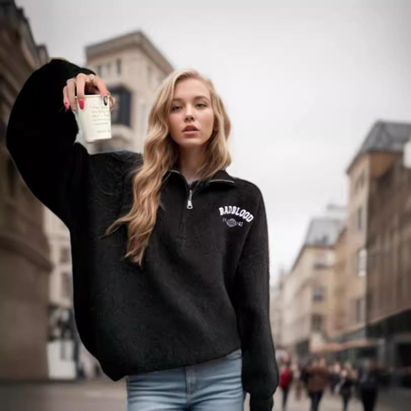 Damen Flauschiger Stehkragenpullover mit Reißverschluss und modernen Details Stalluxe