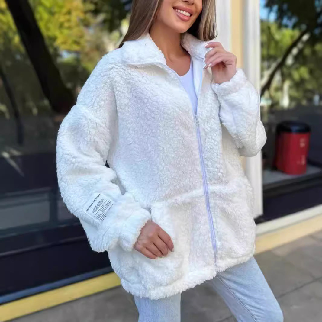 Damen Kuschelige Fleecejacke mit praktischen Taschen und hohen Kragen Stalluxe