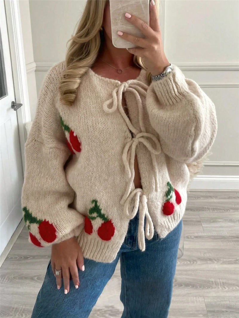 Damen Strickjacke mit verspieltem Kirschmotiv und dekorativen Schleifen Stalluxe