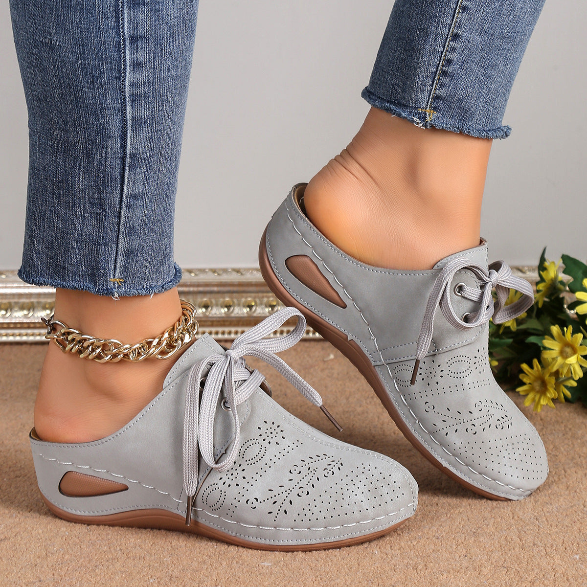 Damen Freizeit-Schnürschuhe aus atmungsaktivem Leder mit dekorativen Ausschnitten Stalluxe