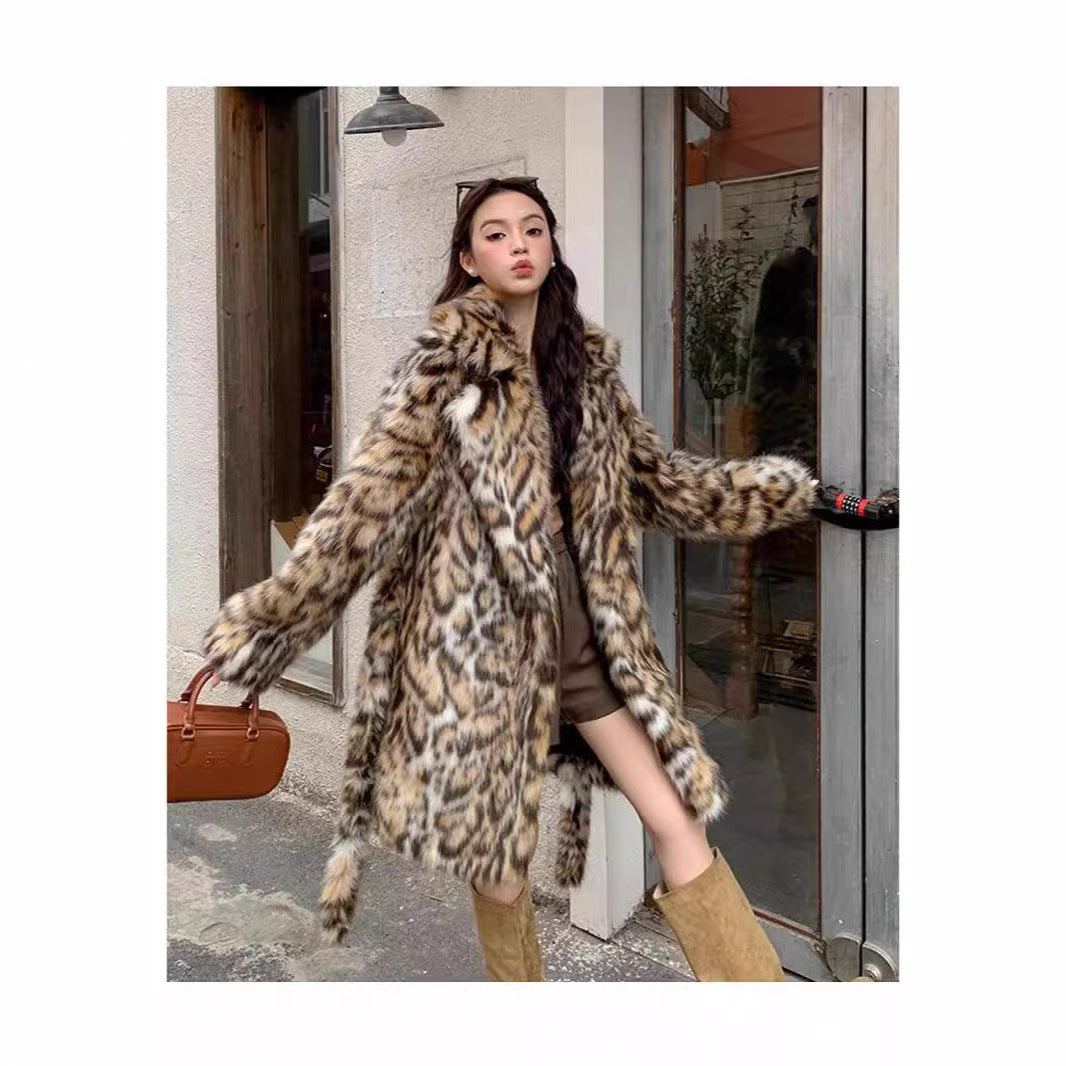 Damen Elegante und modische Kunstpelzjacke mit animalischem Muster Stalluxe