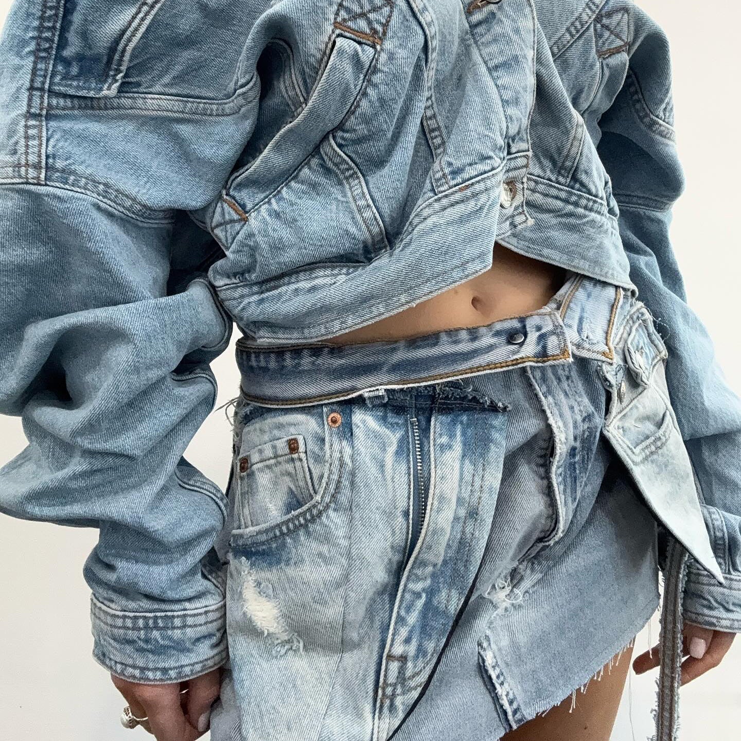 Damen Denim-Jacke mit lässigem Schnitt und modischen Destroyed-Details Stalluxe