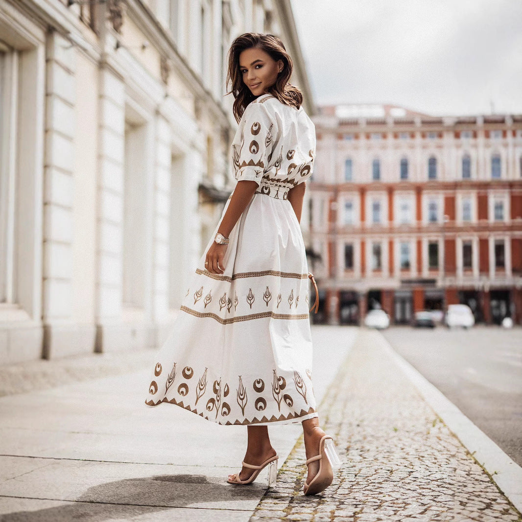 Damen Elegantes Maxikleid mit kunstvollen Musterdetails und Taillengürtel Stalluxe