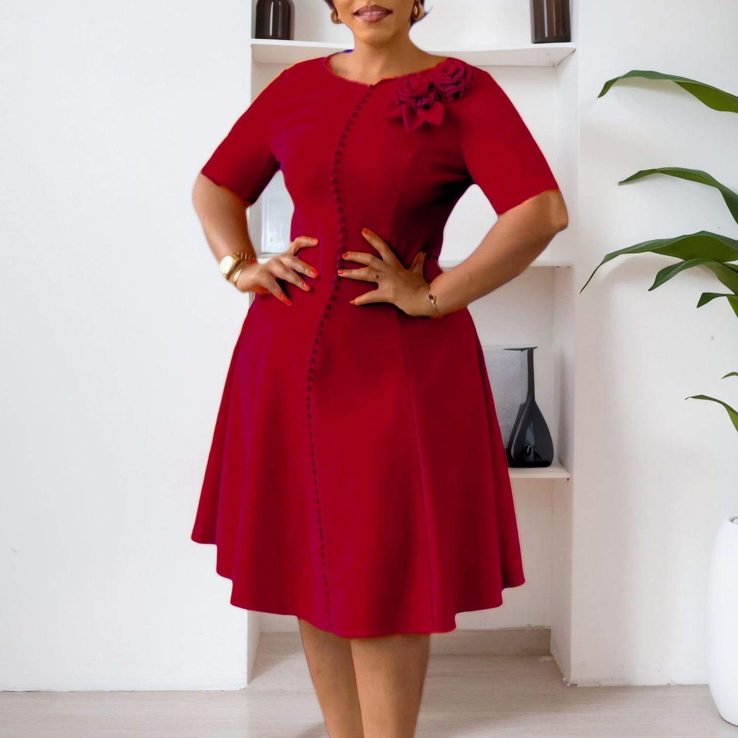 Damen Elegant geschnittenes Kleid mit einem raffinierten Blumen-Detail Stalluxe