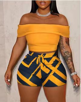 Damen Stylisches Off-Shoulder Oberteil mit gemusterter Shorts Stalluxe