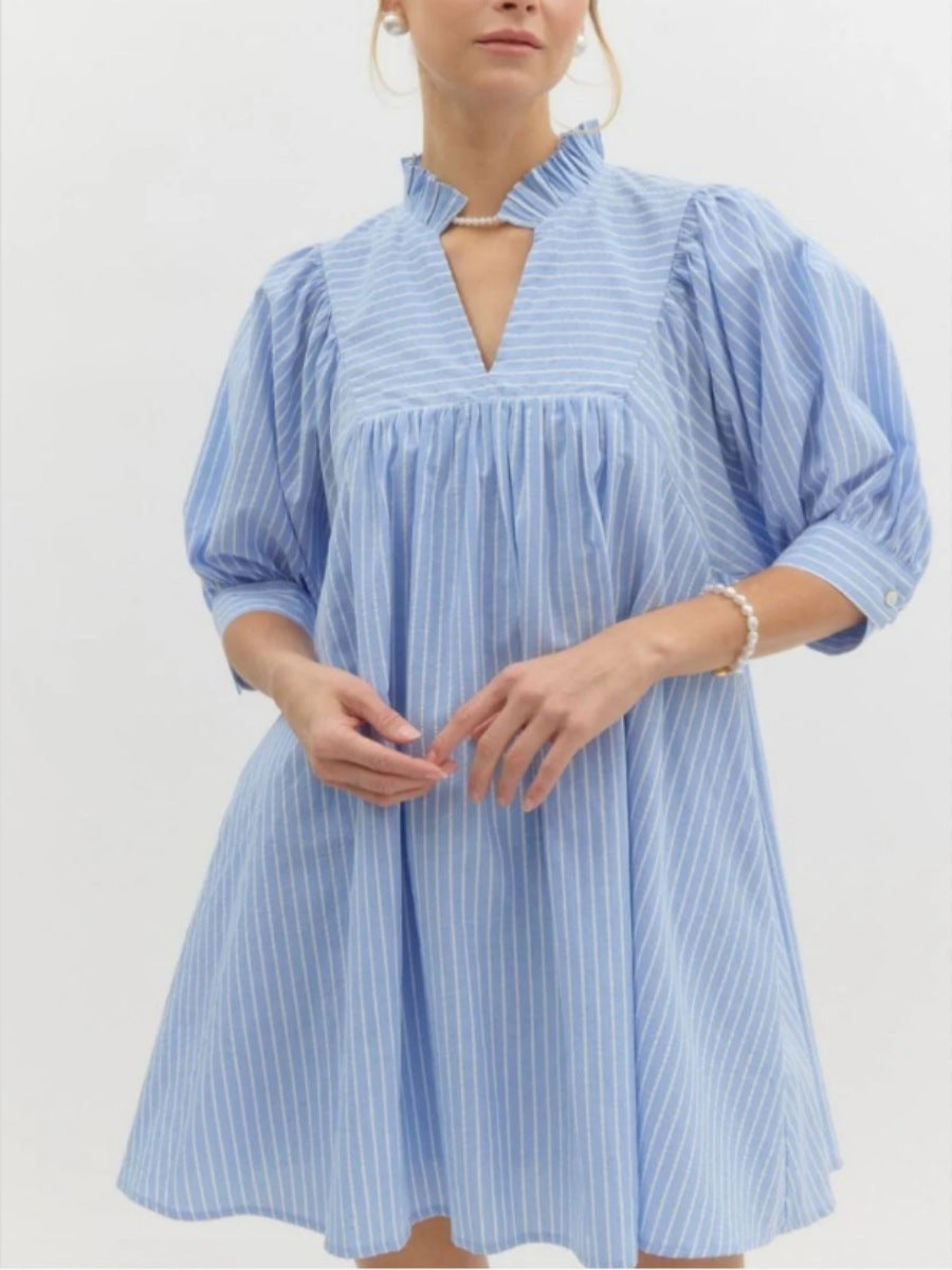 Damen Kurzarm Kleid mit modernem Stehkragen und Volant-Detail Stalluxe
