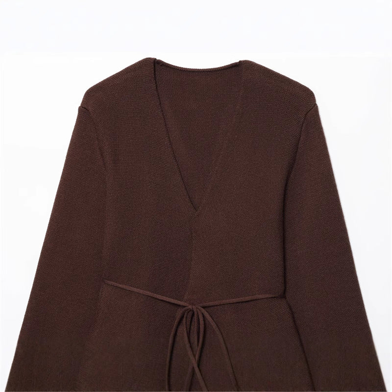 Damen modischer V-Ausschnitt Strickpullover mit taillierbarem Bindegürtel Stalluxe