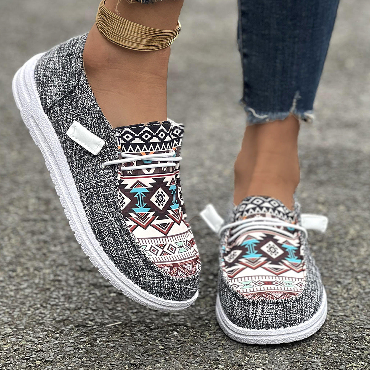 Damen Freizeitliche Slip-On Sneakers mit angesagtem Ethno-Muster Stalluxe
