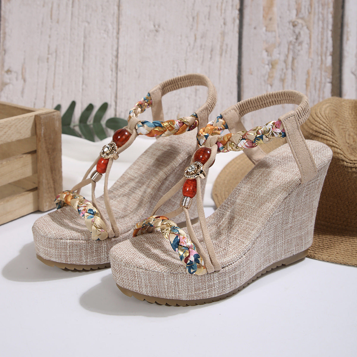 Damen Wedge-Sandaletten mit buntem Dekor und komfortabel gepolsterter Sohle Stalluxe