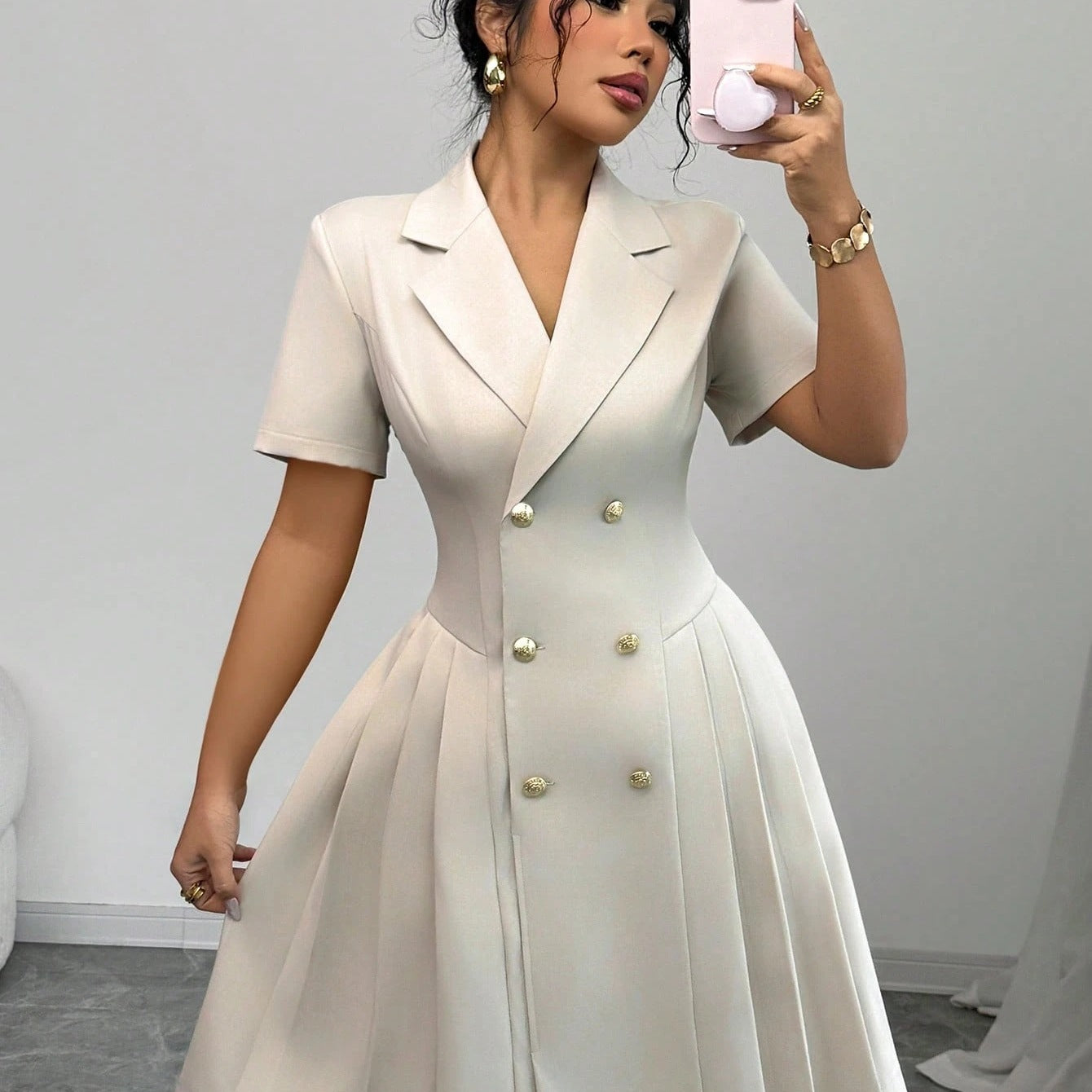 Damen Tailliertes Blusenkleid mit doppelter Knopfreihe und plissierten Details Stalluxe