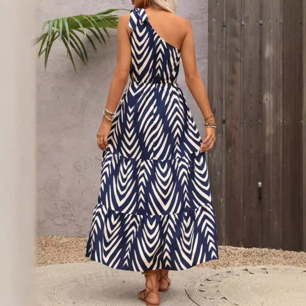 Damen Maxikleid im angesagten One-Shoulder-Design mit gestreiftem Schnitt Stalluxe