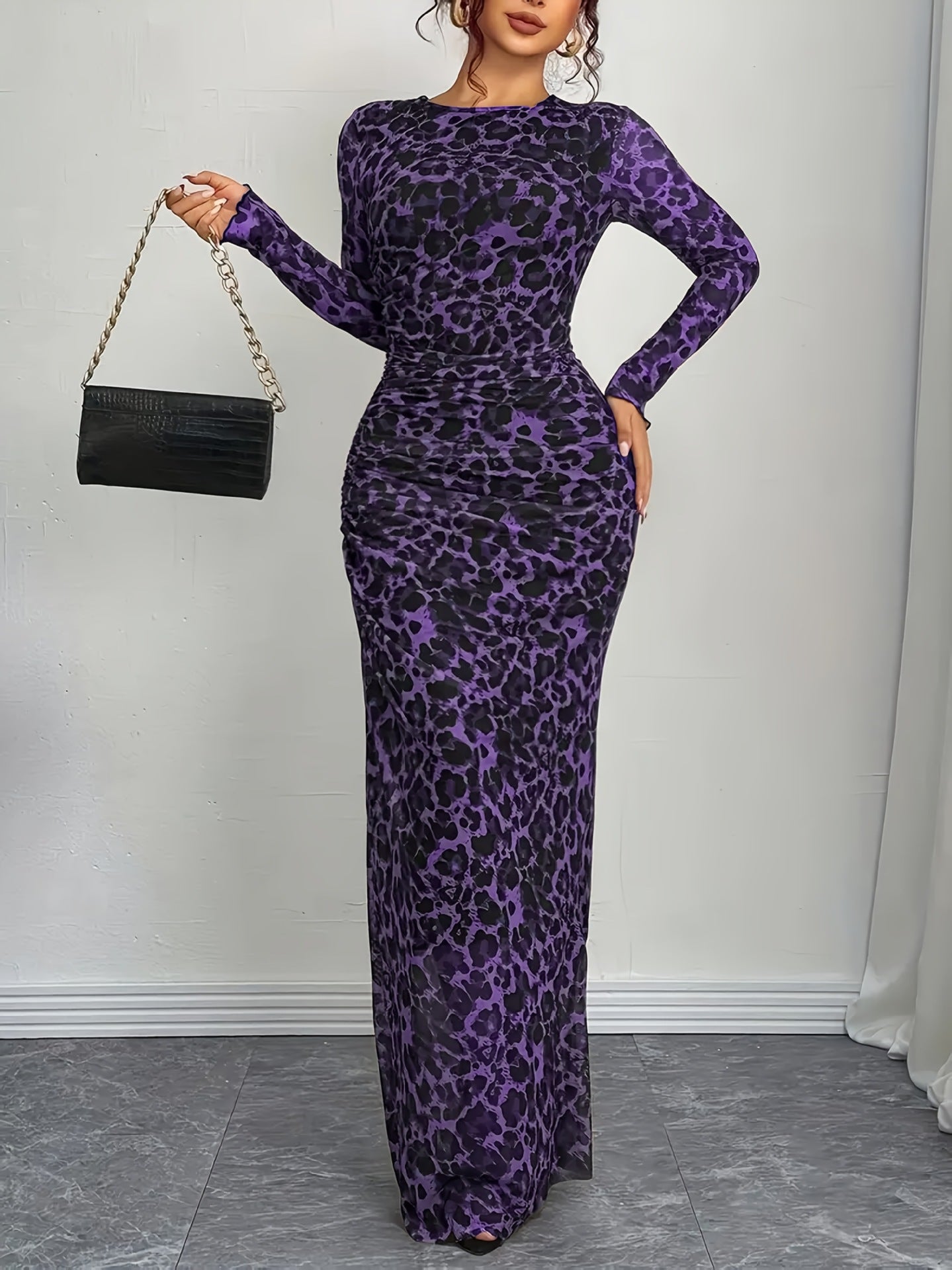 Damen Maxikleid mit Leo-Muster und figurformendem Schnitt Stalluxe