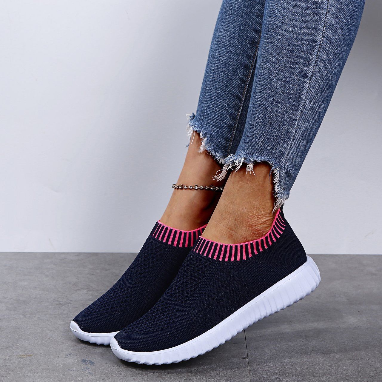 Damen Sportliche Slip-On Sneakers mit elastischem Strickoberteil und rutschfester Sohle Stalluxe