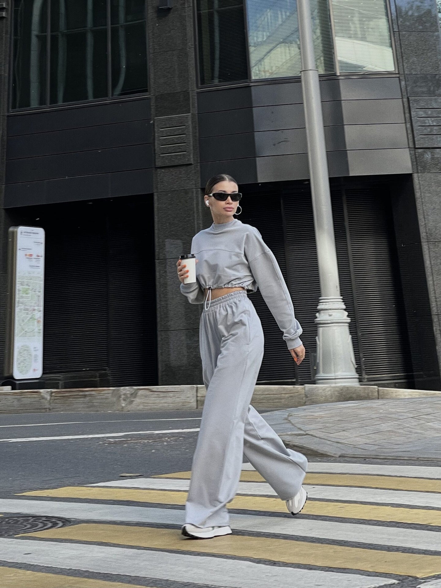 Damen urbaner Schnitt Sweatpants mit lässigem Cropped Oberteil Stalluxe