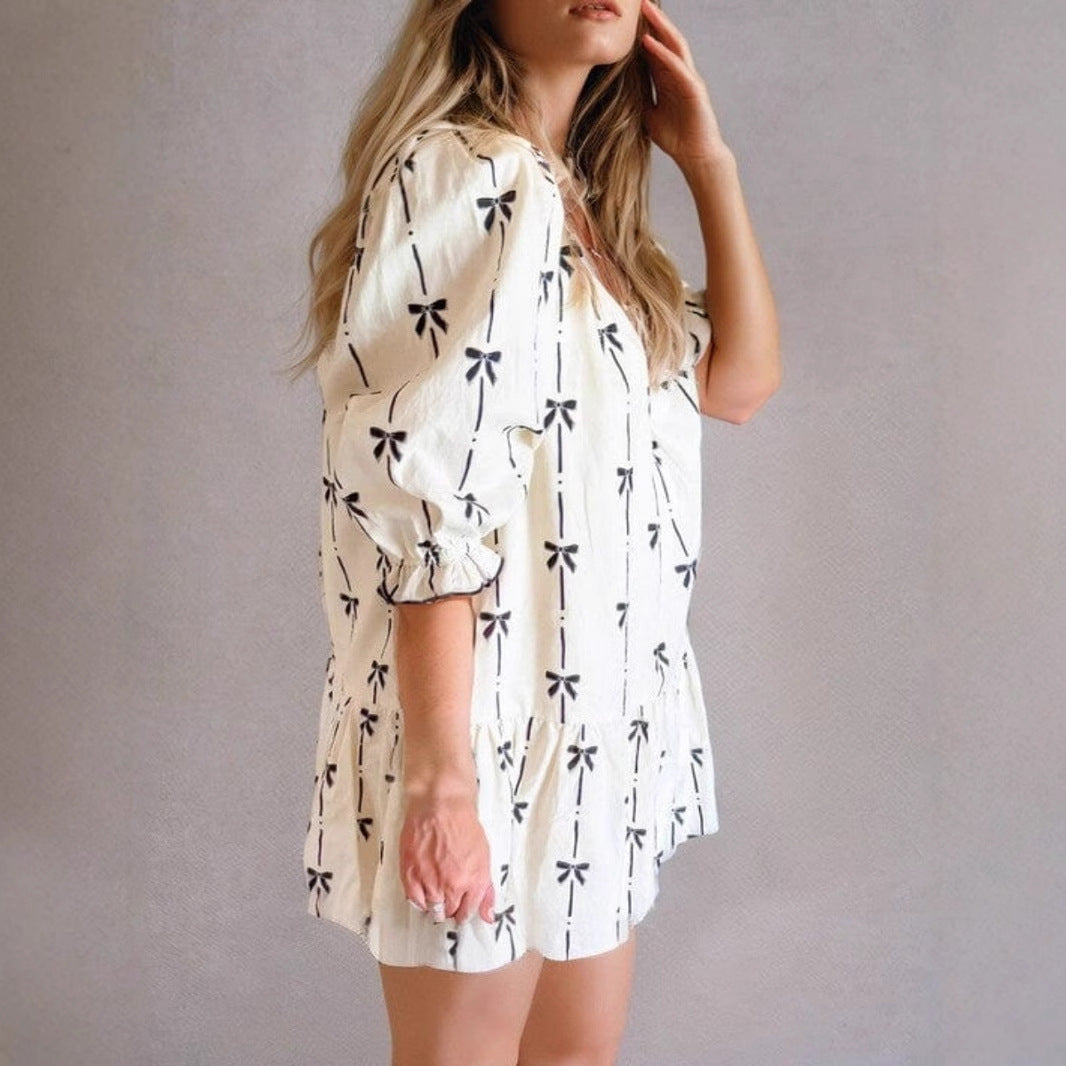 Damen luftiges Freizeitkleid mit Rüschen und zartem Schleifenprint Stalluxe