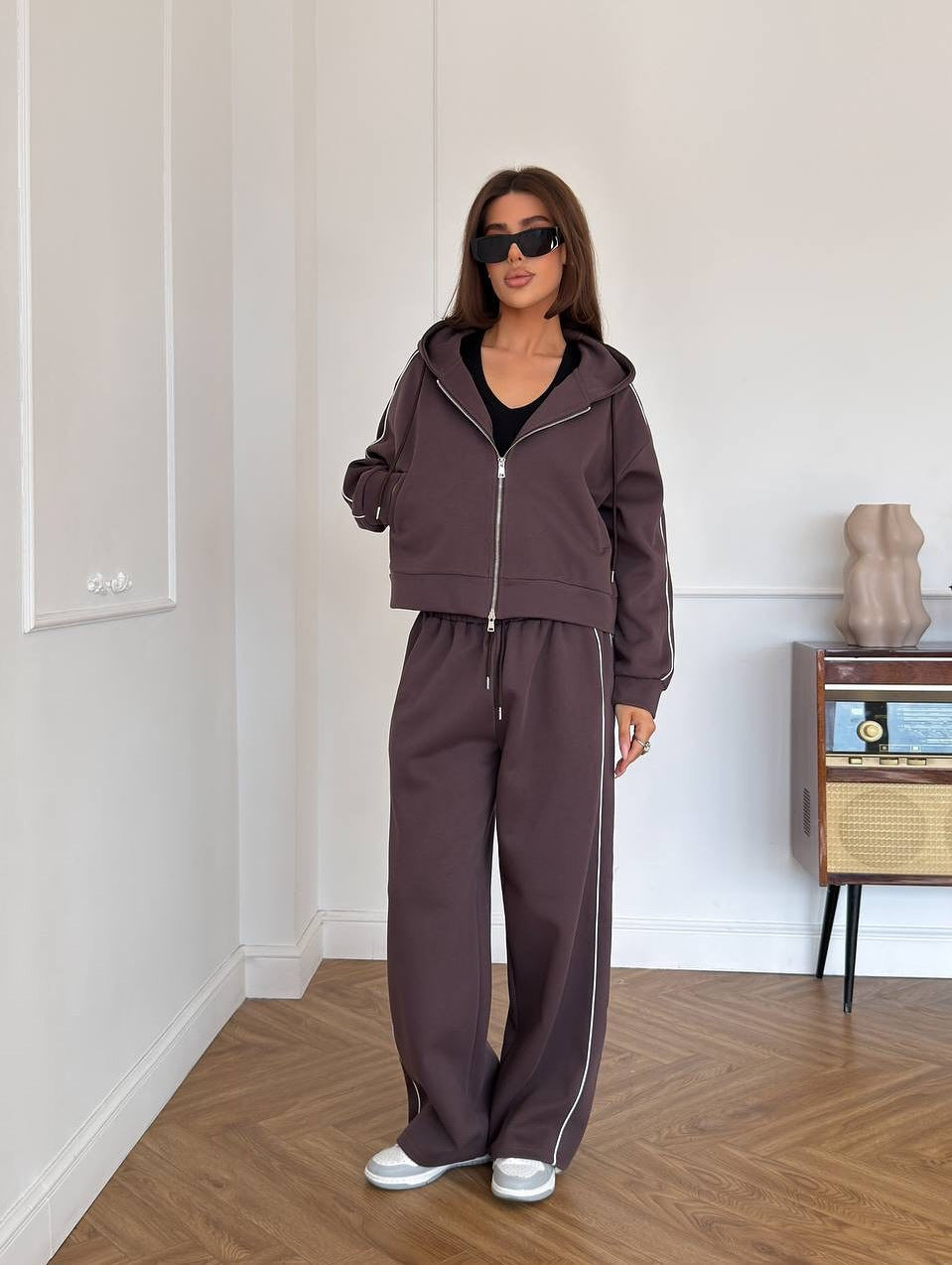 Damen bequemer Hoodie und weite Sporthose mit seitlichen Akzenten Stalluxe