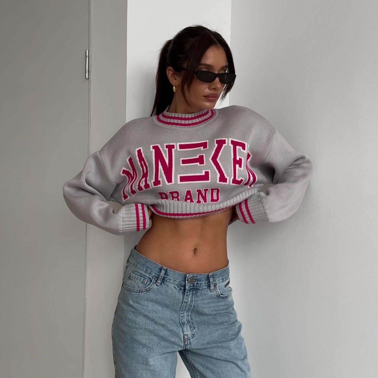 Damen trendiger, lässiger Crop-Pullover mit grafischem Schriftzug und sportlichen Akzenten Stalluxe