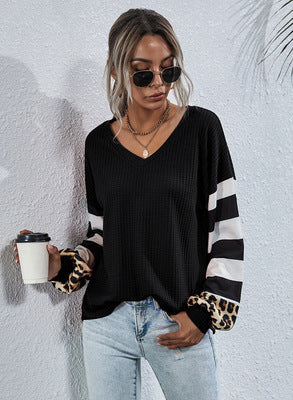 Damen modischer V-Ausschnitt Pullover mit gestreiften Ärmeln und Leopardenmuster Stalluxe