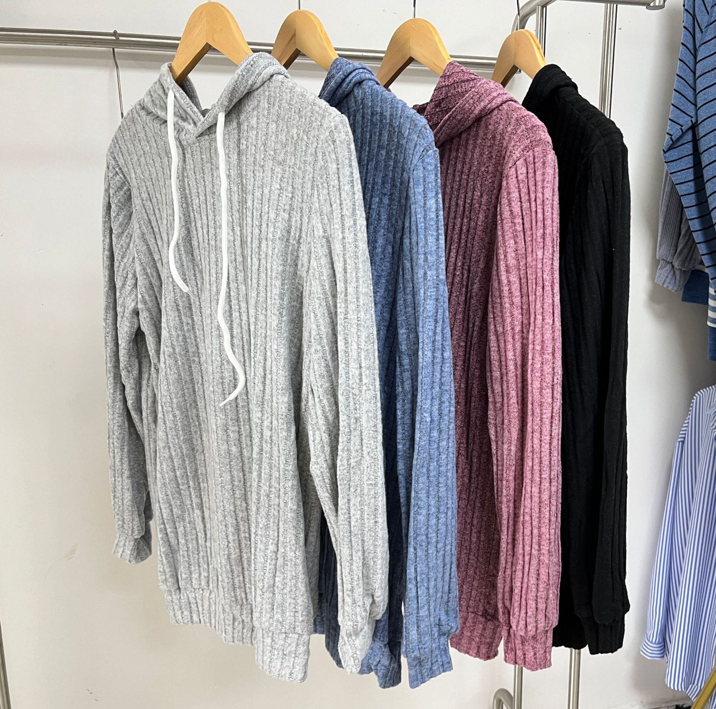 Damen lässiger Longsleeve Hoodie mit Rippstruktur und seitlichen Schlitzen Stalluxe