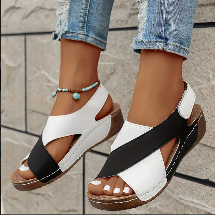 Damen elegante Resort-Sandalen mit bequemer Fußsohle und modischem Verschlusssystem Stalluxe