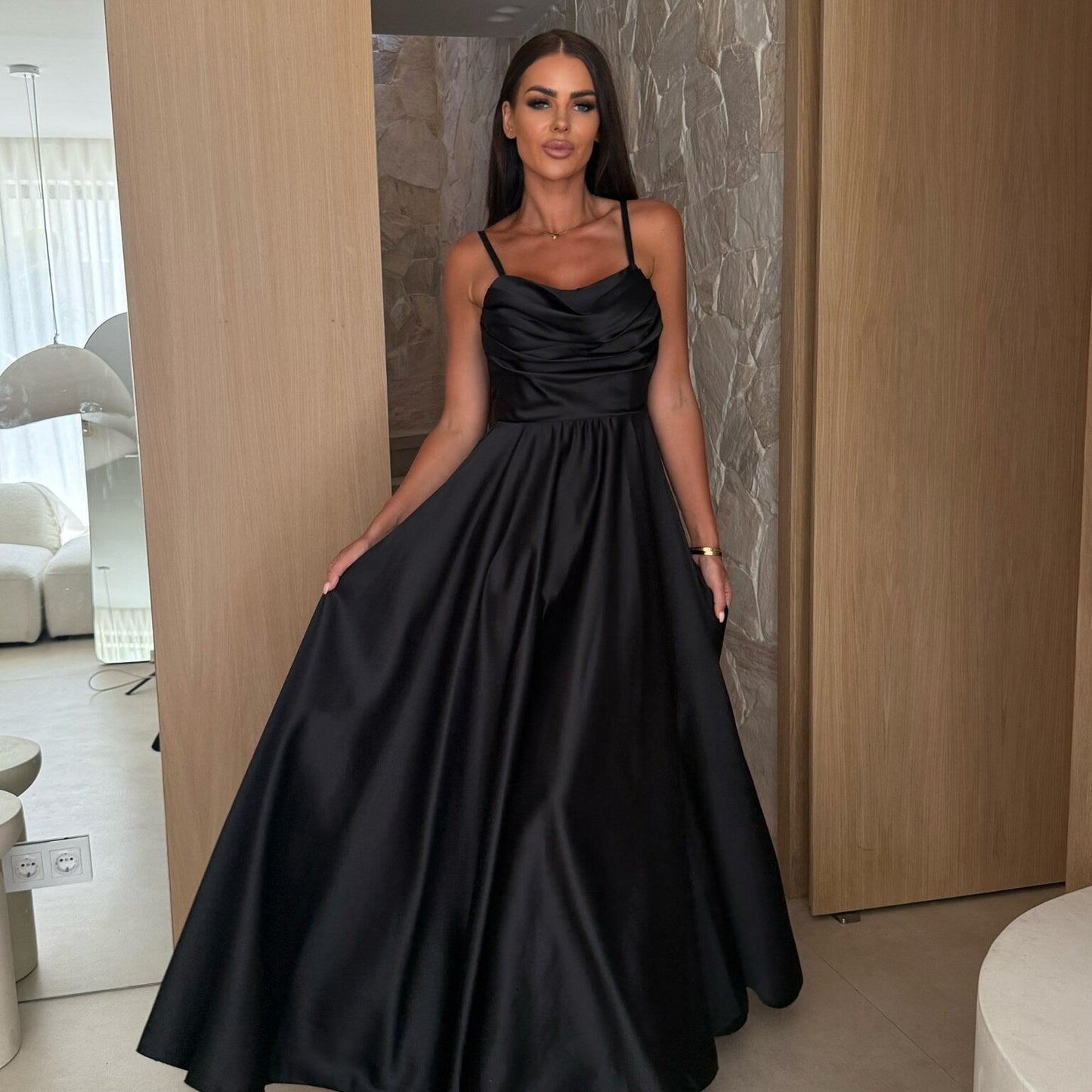 Damen Elegantes Abendkleid mit fließendem Schnitt und seitlichem Schlitz Stalluxe