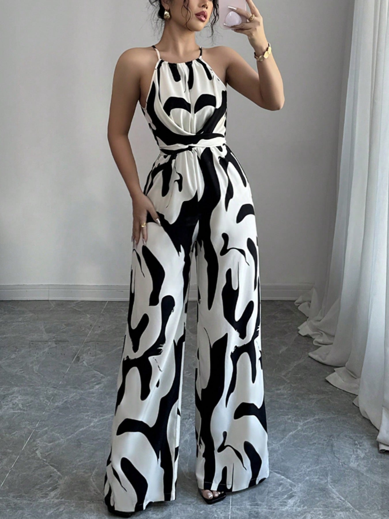 Damen Jumpsuit mit hohem Kragen und eleganter Drapierung Stalluxe