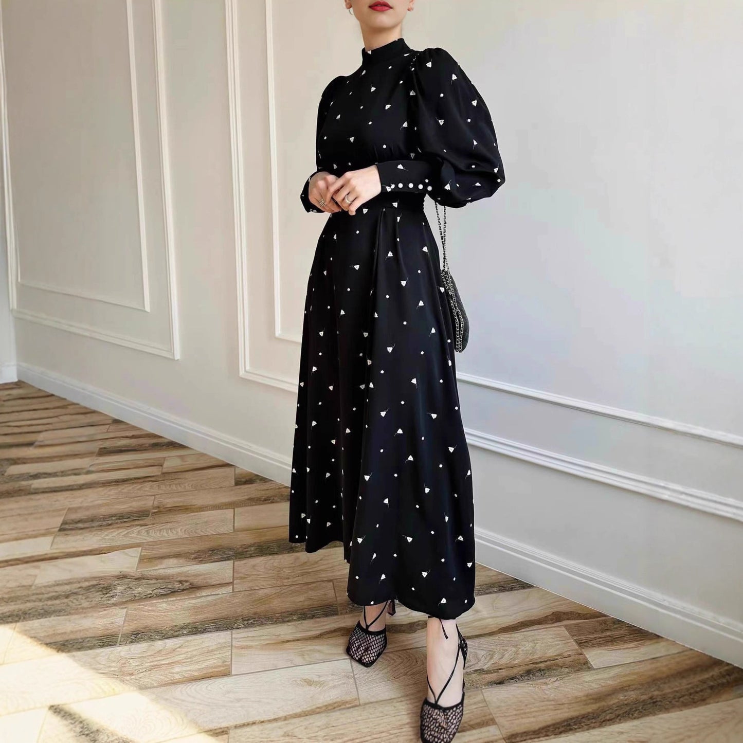 Damen Maxikleid mit hochgeschlossenem Kragen und eleganten Puffärmeln Stalluxe