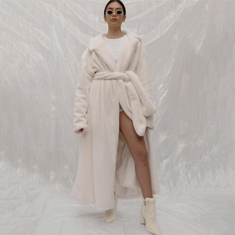 Damen Oversized Kunstpelzmantel mit Kapuze und strukturiertem Design Stalluxe