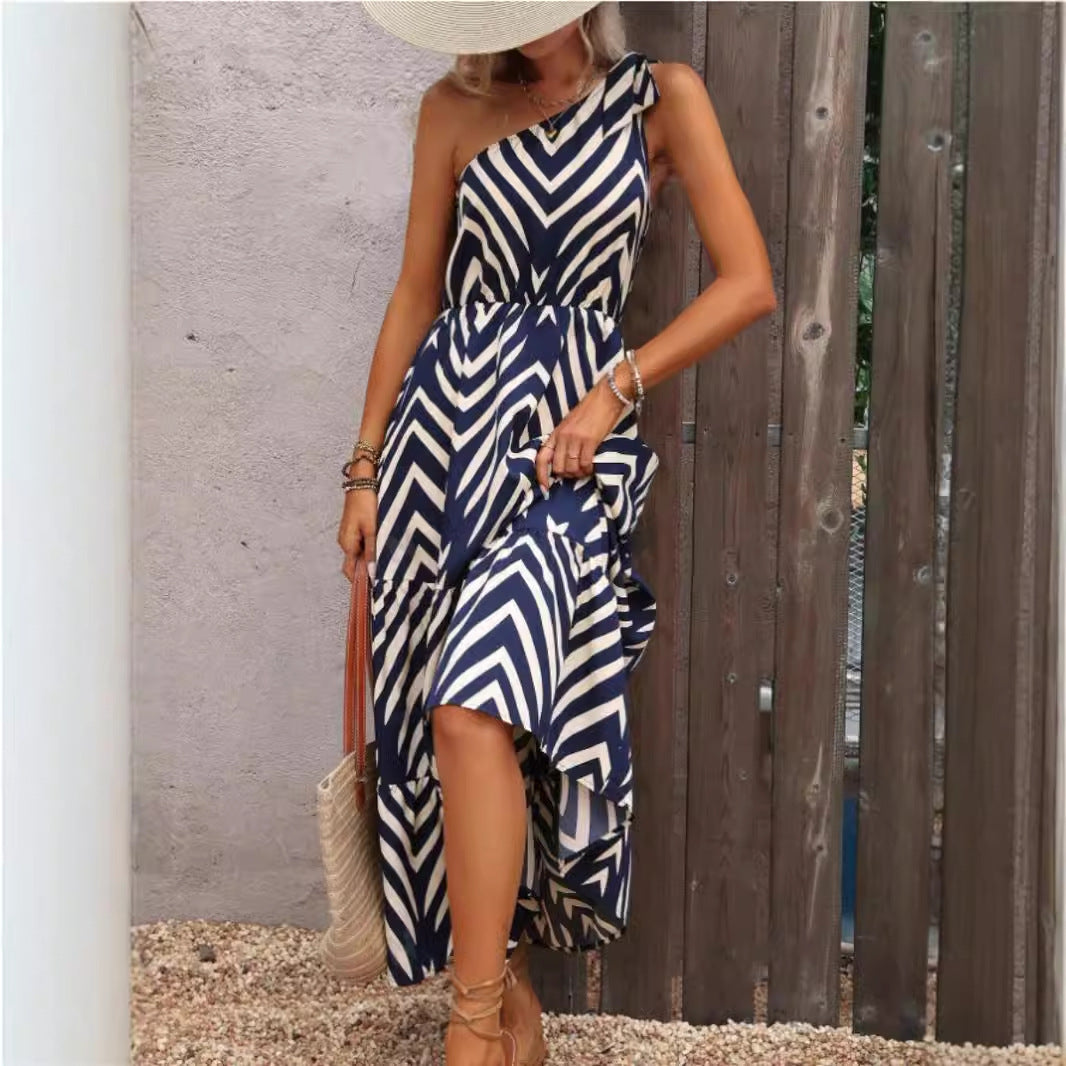 Damen Maxikleid im angesagten One-Shoulder-Design mit gestreiftem Schnitt Stalluxe