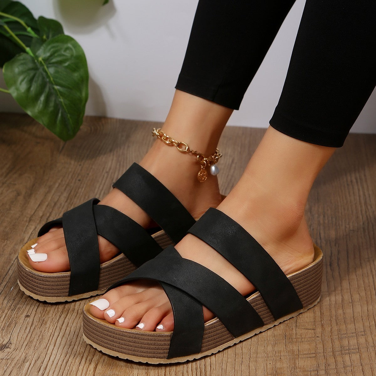 Damen Komfortable und stylische Platschen mit geflochtenem Riemen Stalluxe