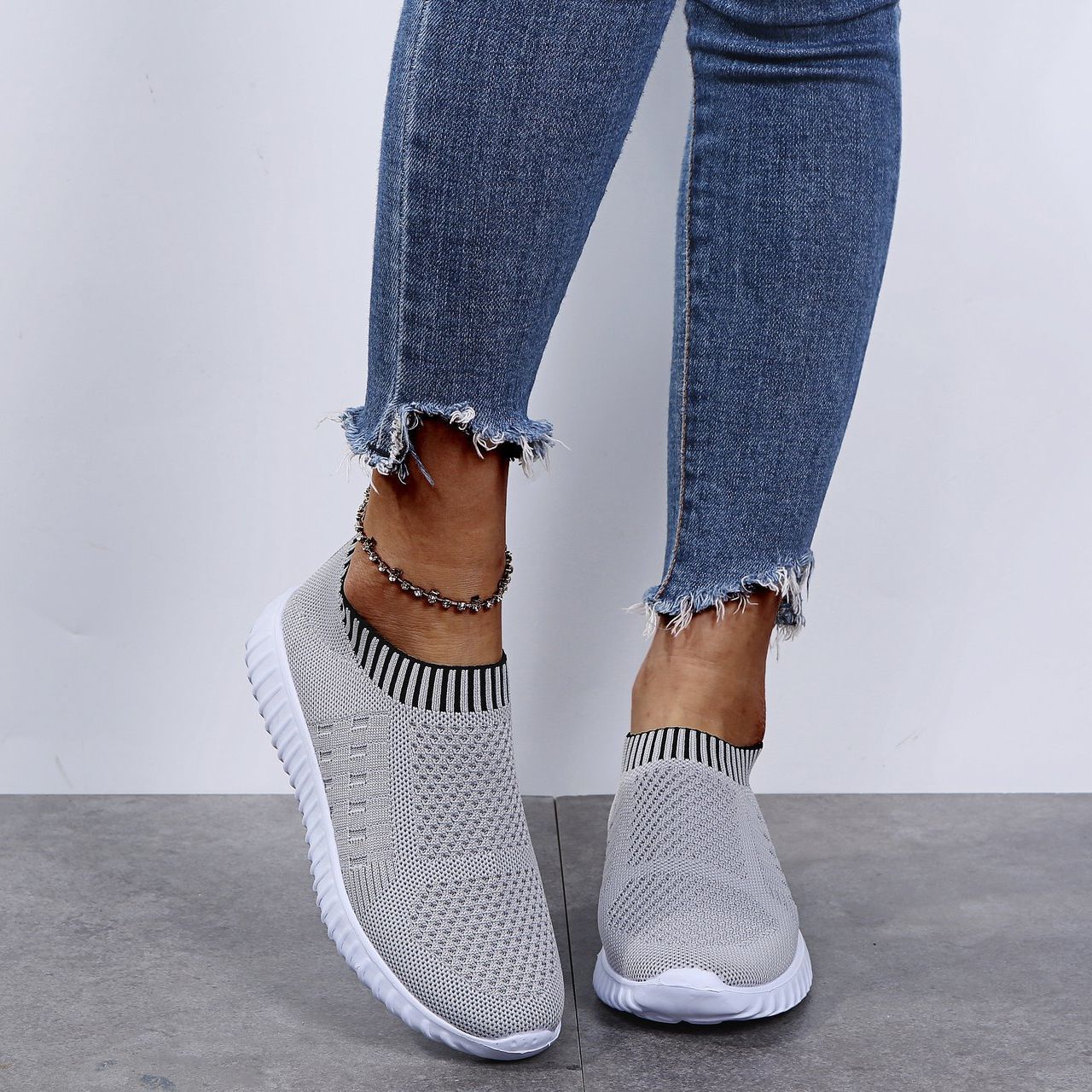 Damen Sportliche Slip-On Sneakers mit elastischem Strickoberteil und rutschfester Sohle Stalluxe