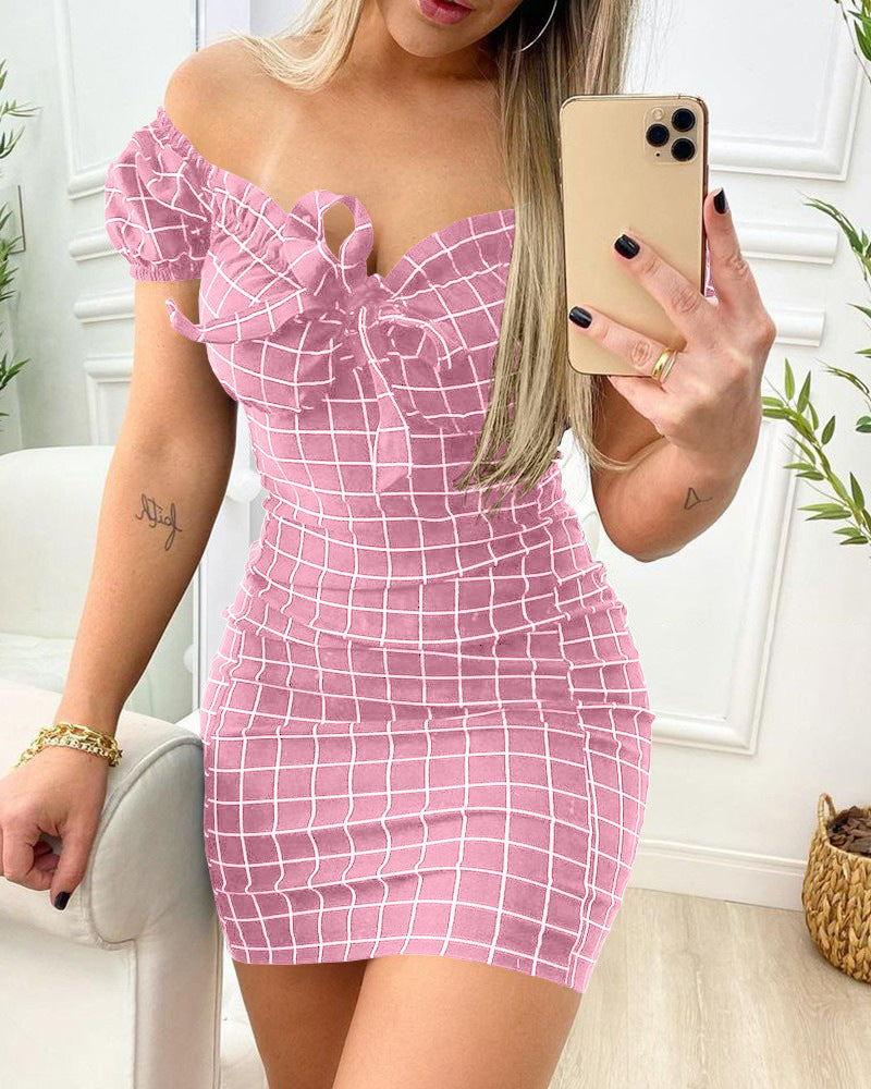 Damen figurbetontes Minikleid mit Rüschendetails und Karomuster Stalluxe